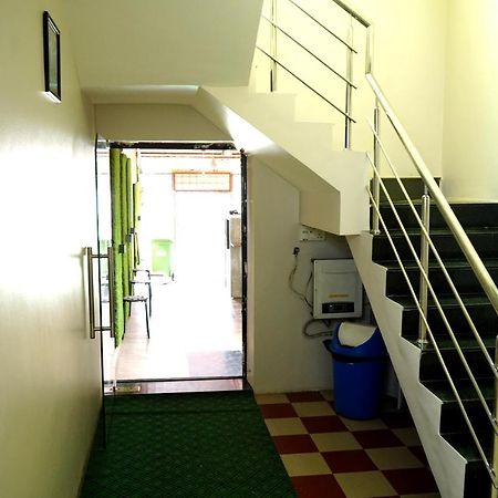 Yuvraj Lodge Osmanabad Exteriör bild