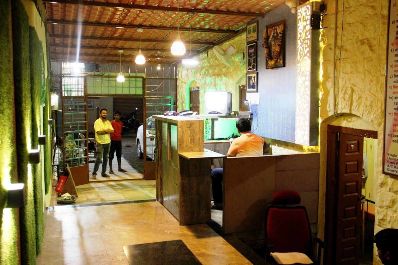 Yuvraj Lodge Osmanabad Exteriör bild