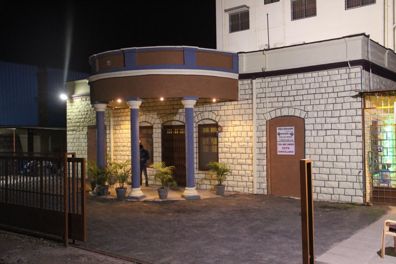 Yuvraj Lodge Osmanabad Exteriör bild