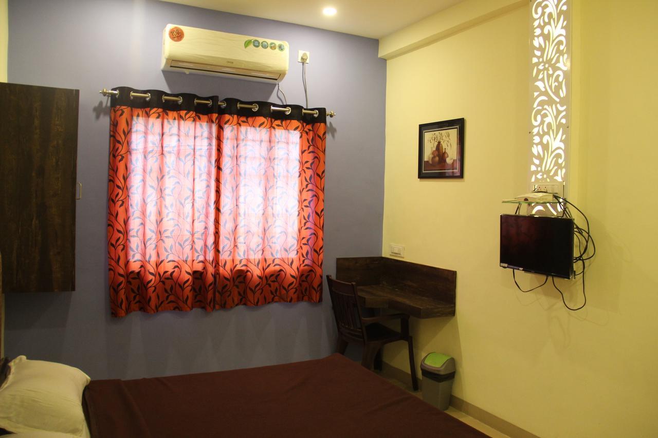 Yuvraj Lodge Osmanabad Exteriör bild
