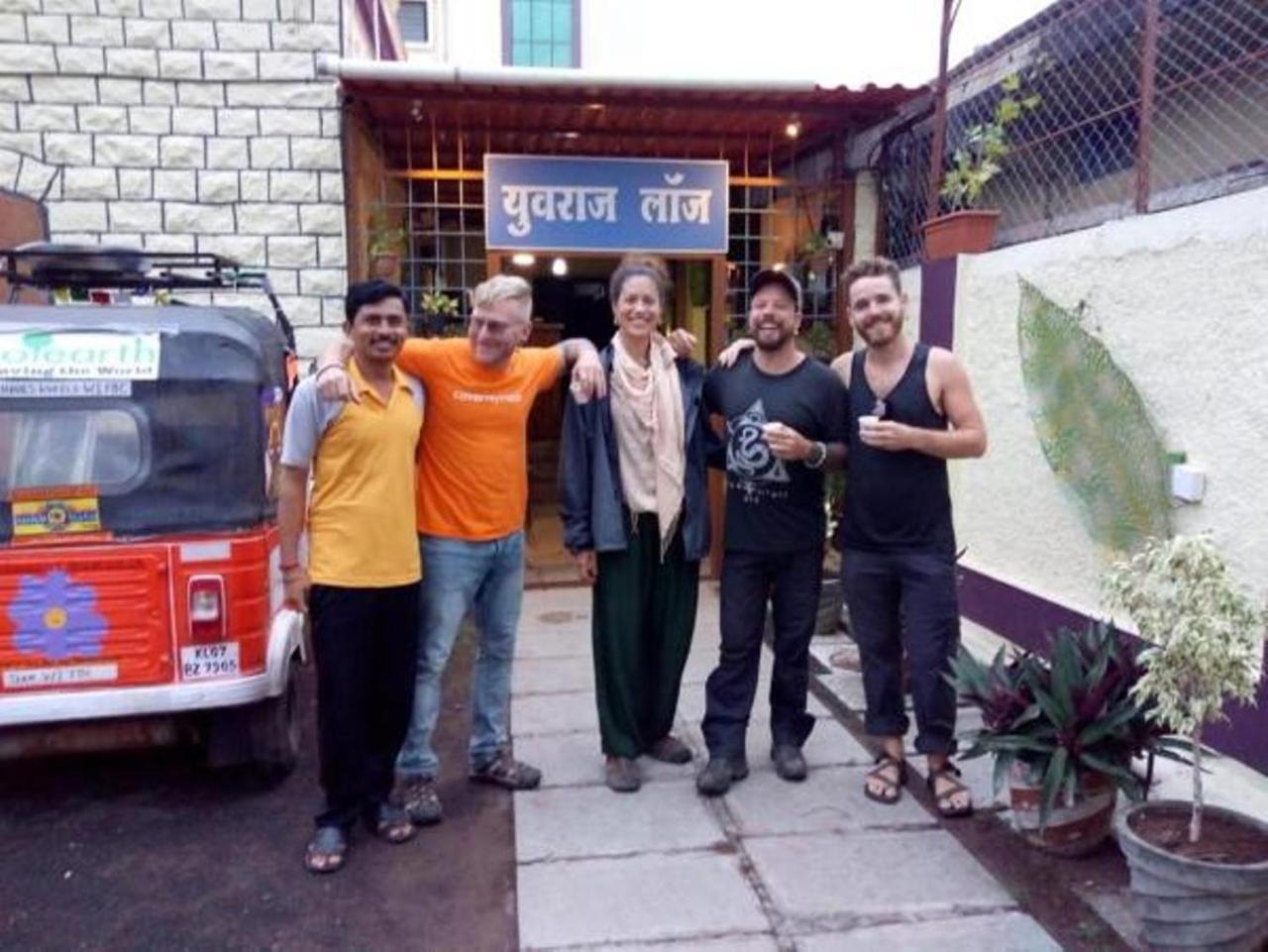 Yuvraj Lodge Osmanabad Exteriör bild